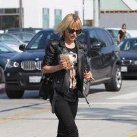 Mena Suvari departs Urth Caffe on Melrose Avenue | Picture 107057